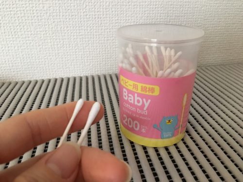 普通の綿棒とベビー用綿棒のサイズの違い