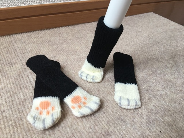 くろねこ柄のねこあしチェアソックス