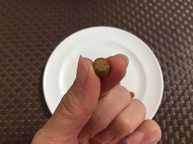 ハッピーキャットステアライズドをつまんでみる
