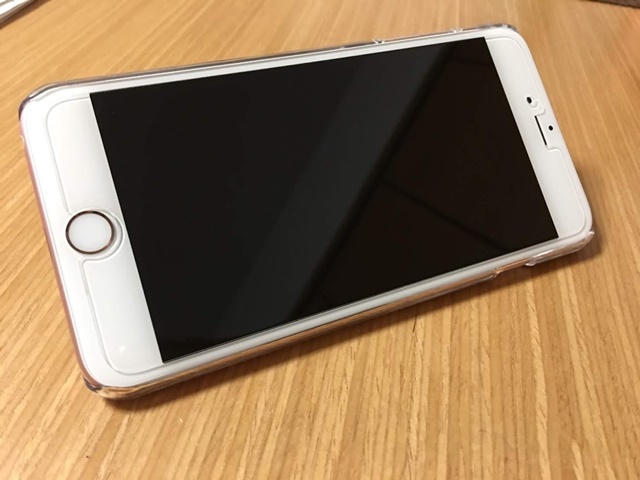 バンカーリングでスマホをスタンドさせる