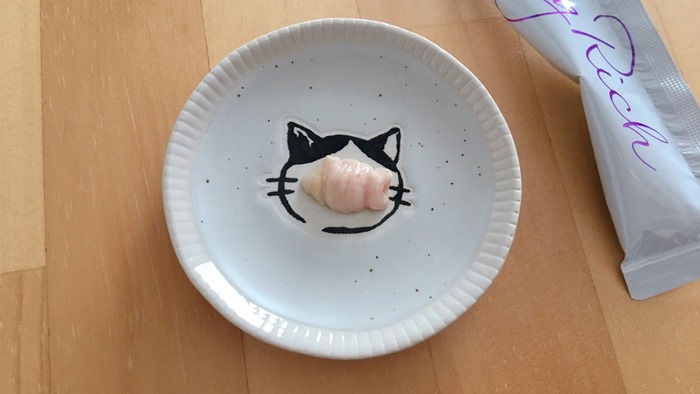 ペースト状の猫用おやつモグリッチ