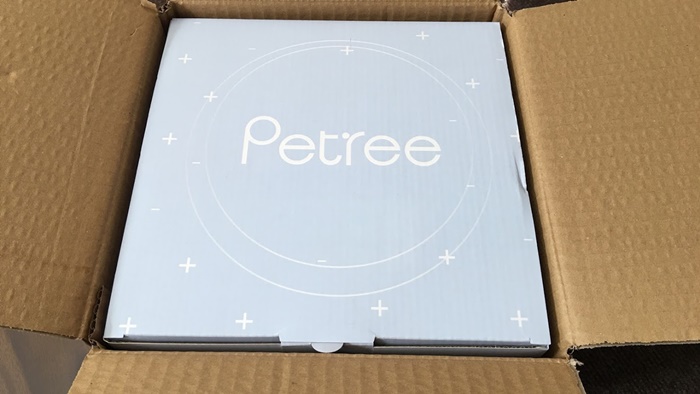 自動給水器ペッツリーが届いた様子