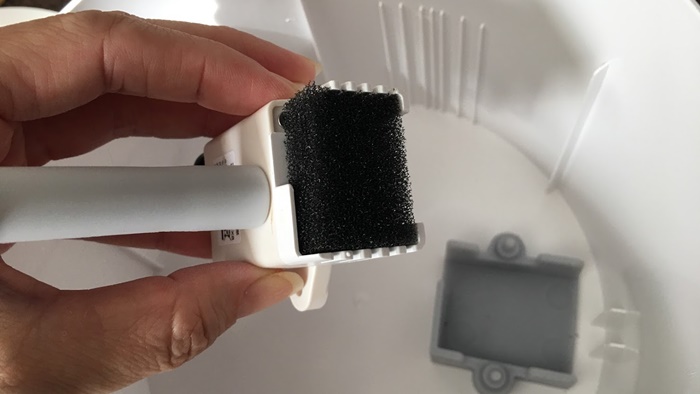 自動給水器ペッツリーのポンプにスポンジを付ける