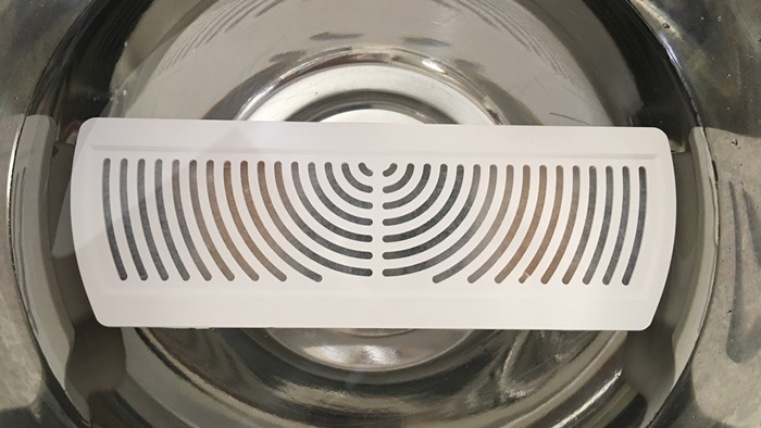 自動給水器ペッツリーのフィルターを水につける